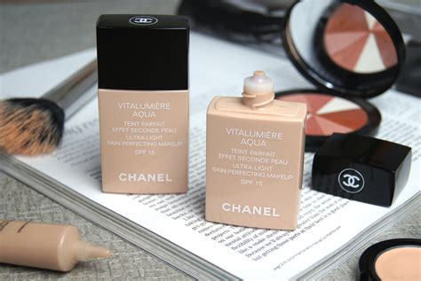 chanel vitalumiere aqua 20 beige review|Chanel vitalumiere aqua compact foundation.